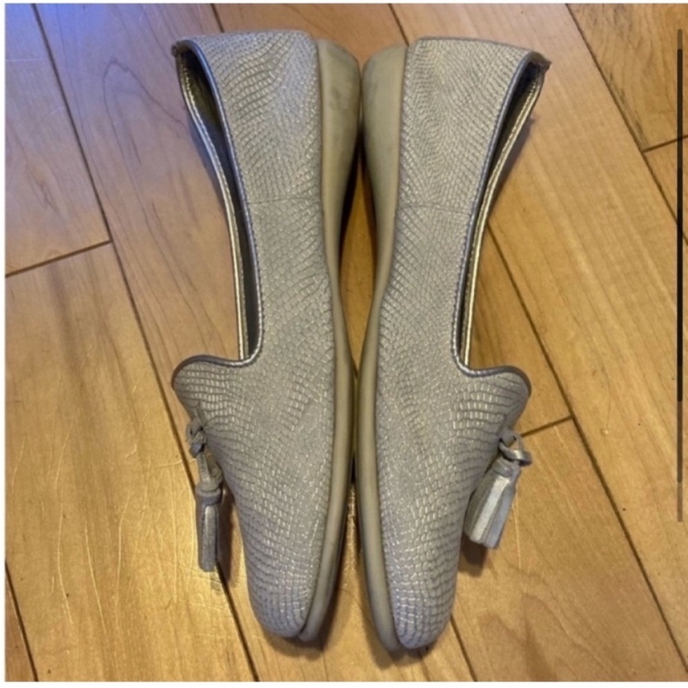 The FLEXX Miss Take white and silver gray flat loafer shoes size seven - Picture 3 of 7